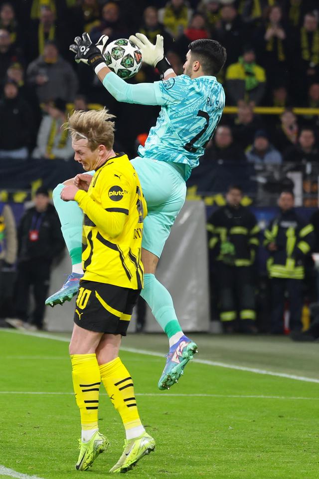 多特蒙德主场胜过皇马，成功晋级淘汰赛(多特蒙德主场胜过皇马,成功晋级淘汰赛了吗)