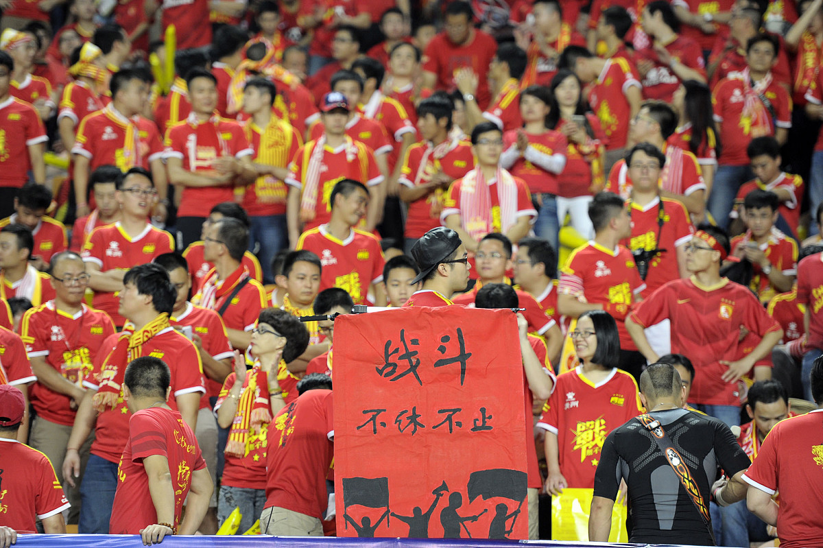 国足备战世界杯全力以赴，战术调整有成效(国足打进 2022 世界杯的可能性有多大?)