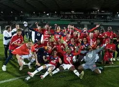 杏彩体育地址-里尔队主场告捷，壮志凌云登顶