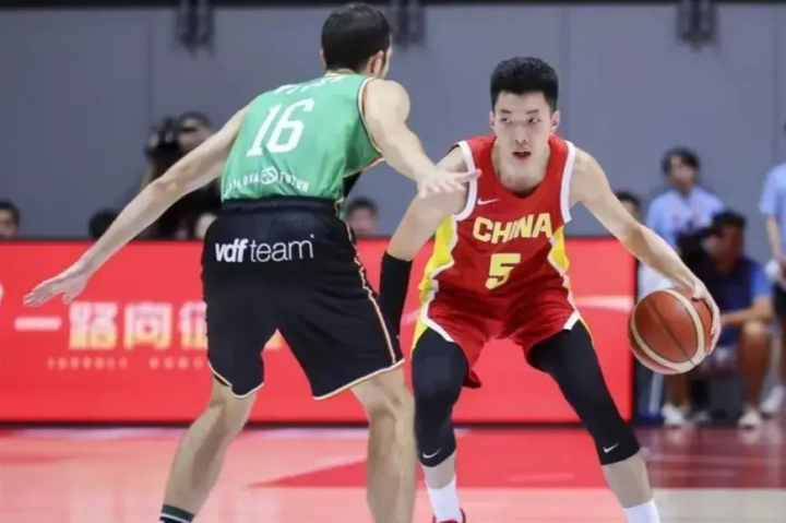 江苏男篮表现出色,实现逆转胜利 江苏男篮表现出色,实现逆转胜利