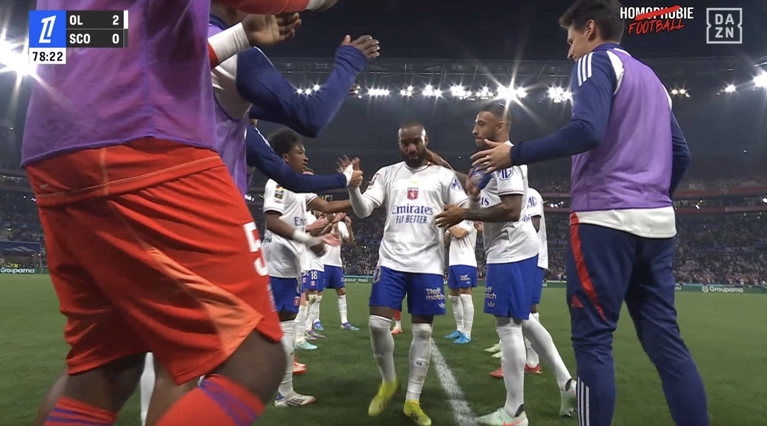 包含里昂足球俱乐部球迷庆祝俱乐部成立百周年的词条 包含里昂足球俱乐部球迷庆祝俱乐部成立百周年的词条