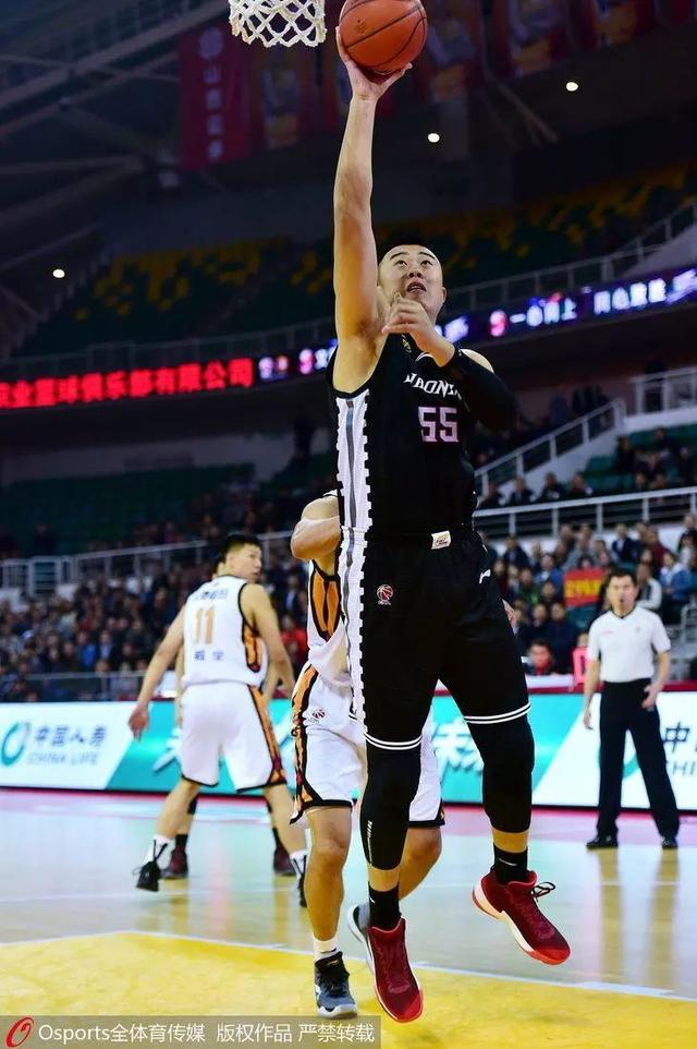 战术巧妙布置,球队成功摘得胜利的果实 战术巧妙布置,球队成功摘得胜利的果实