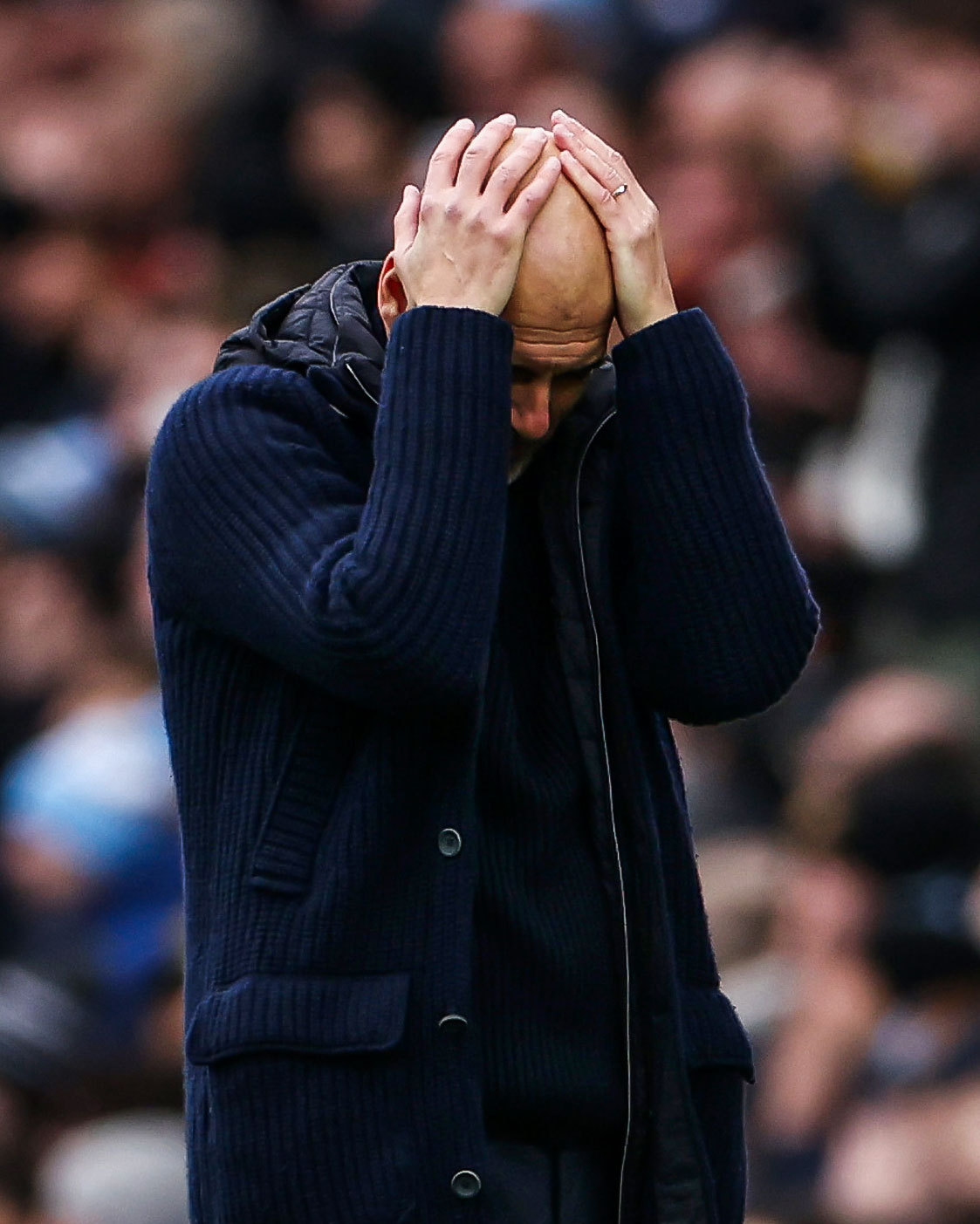 曼城前锋遭红牌罚下,球队演员饱受伤痛的简单介绍 曼城前锋遭红牌罚下,球队演员饱受伤痛的简单介绍