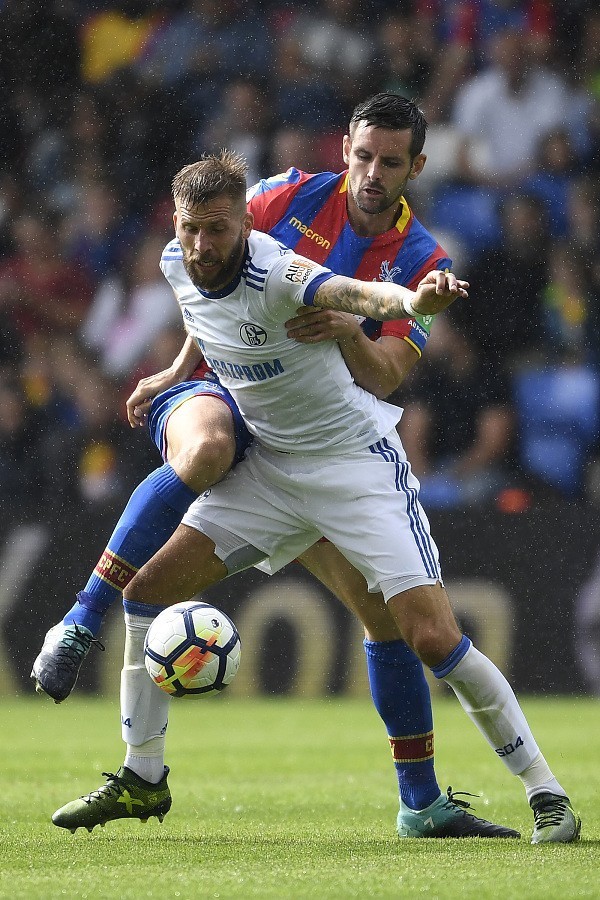 沙尔克客场战平,保持不败战绩 沙尔克客场战平,保持不败战绩