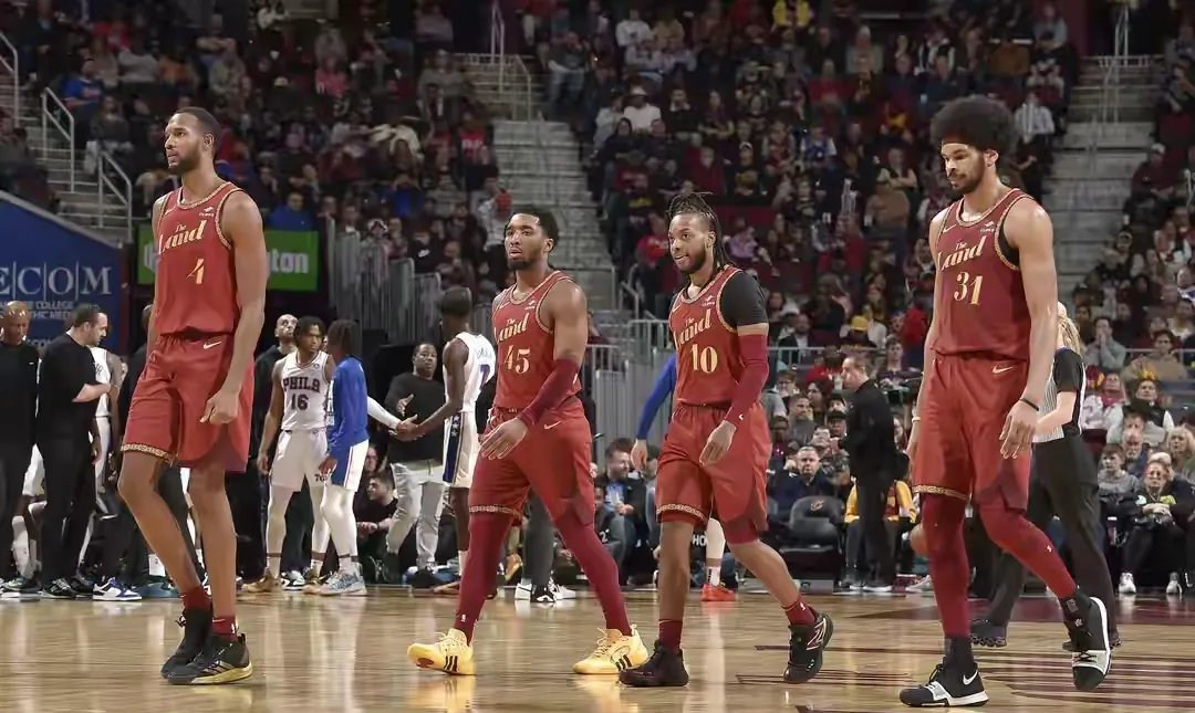 快船遭火箭双围攻，西区决赛不看好的简单介绍