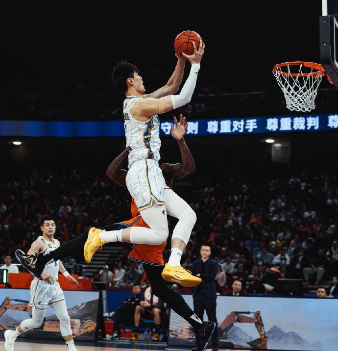 黑马崛起！实力强劲的球队大胜对手