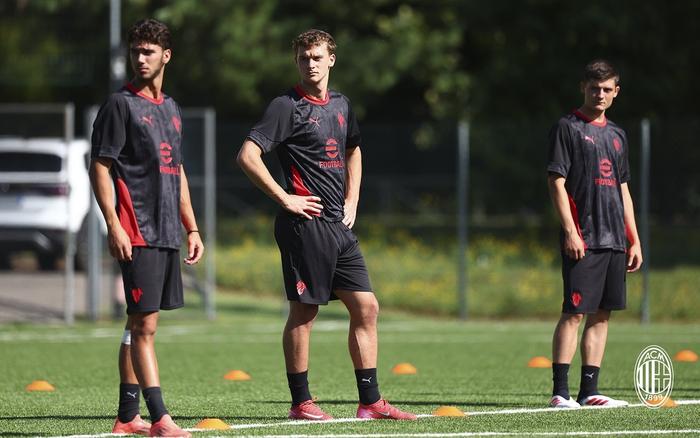 杏彩体育官方登录入口-AC米兰预备队小将获首发机会，备受期待