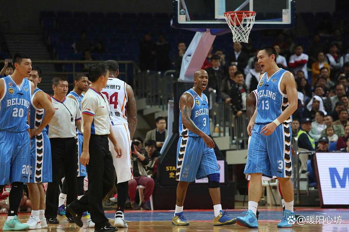 杏彩体育app-快船凭借团队合作击败勇士，取得胜利