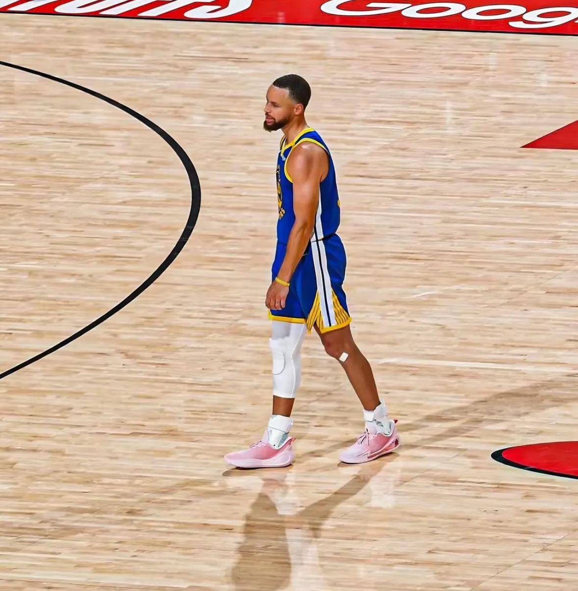 杏彩体育网页版入口-勇士力克尼克斯，库里手感火热