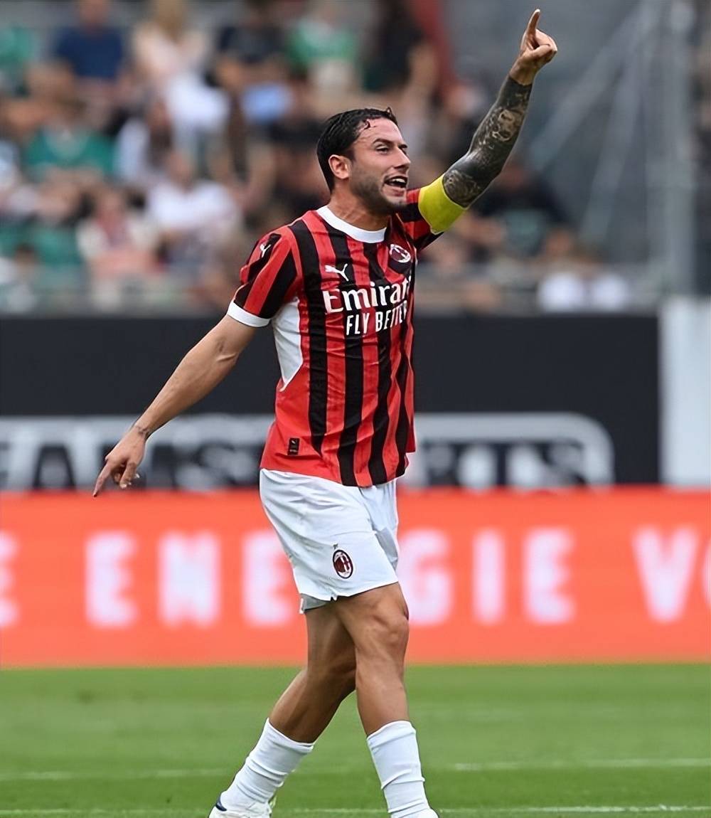 AC米兰后卫特奥：在场上要保持冷静，防守端不能掉链子的简单介绍