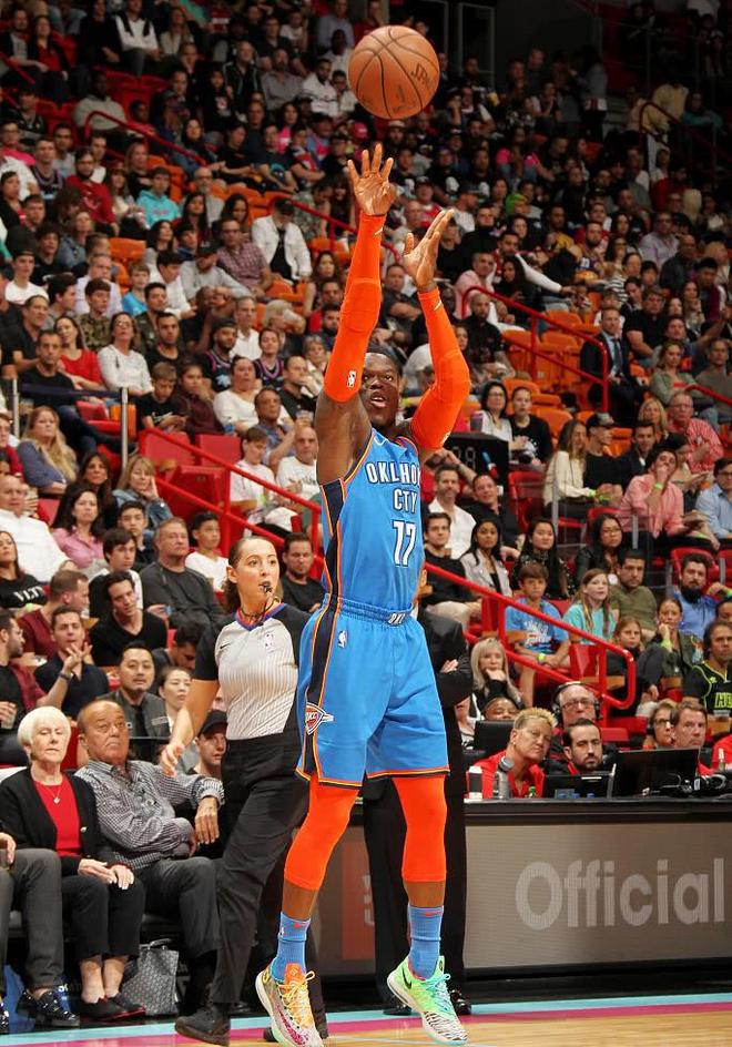 杏彩体育app下载-勇士客场战胜热火韦少领军赢得胜利