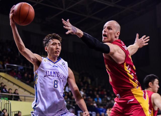 吉林队不敌江苏，全队表现稳定的简单介绍