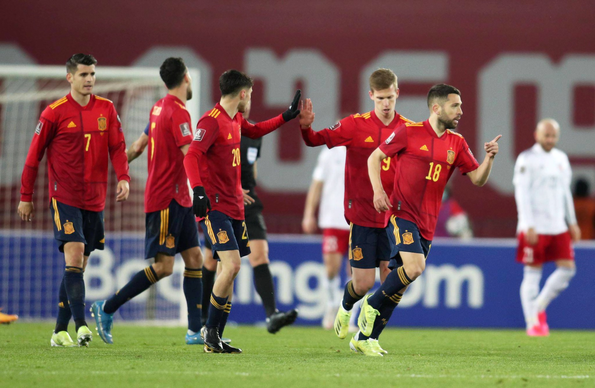 包含西班牙对决克罗地亚，激烈比拼即将上演的词条