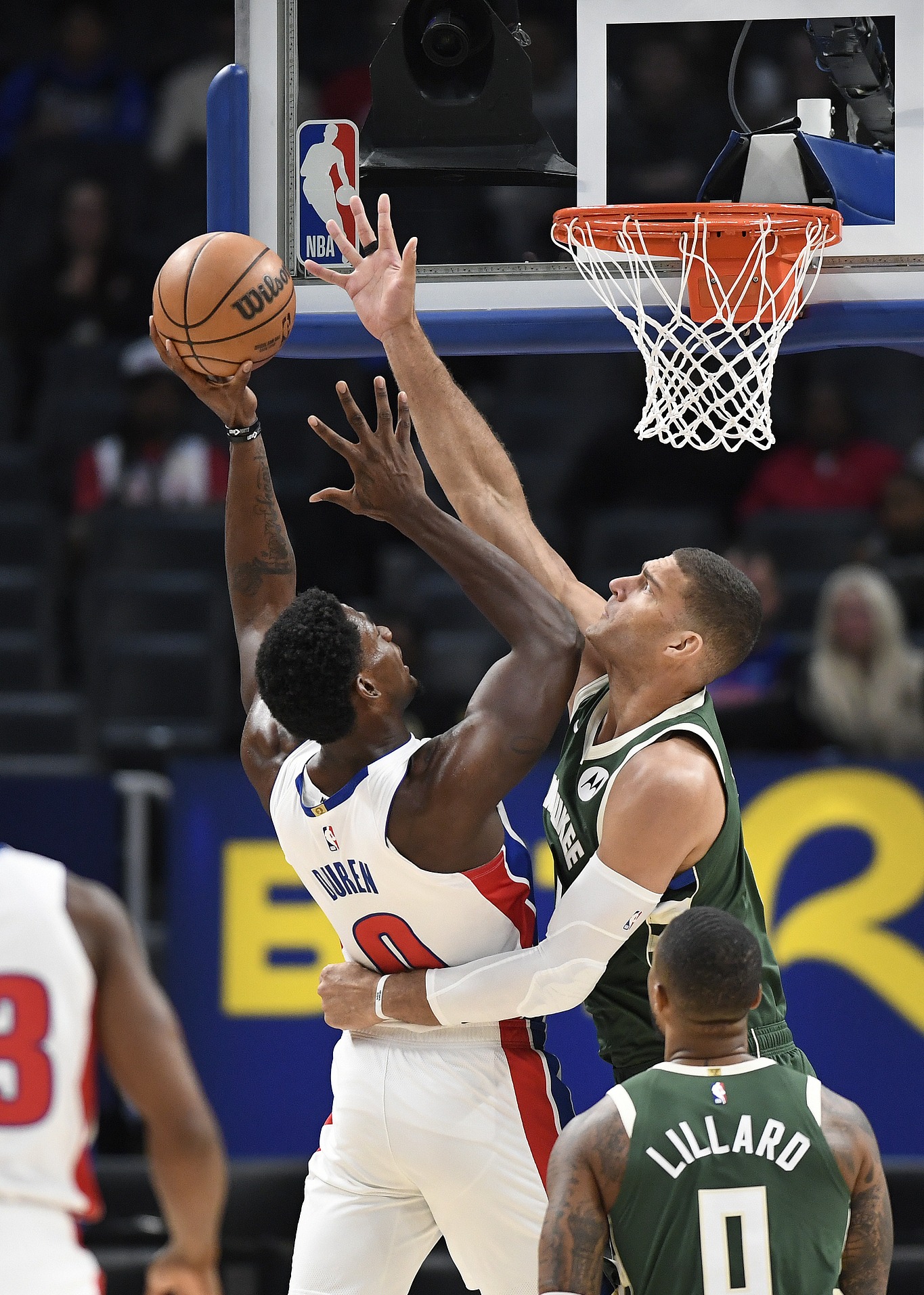 NBA东部决赛再开战猛龙挑战雄鹿