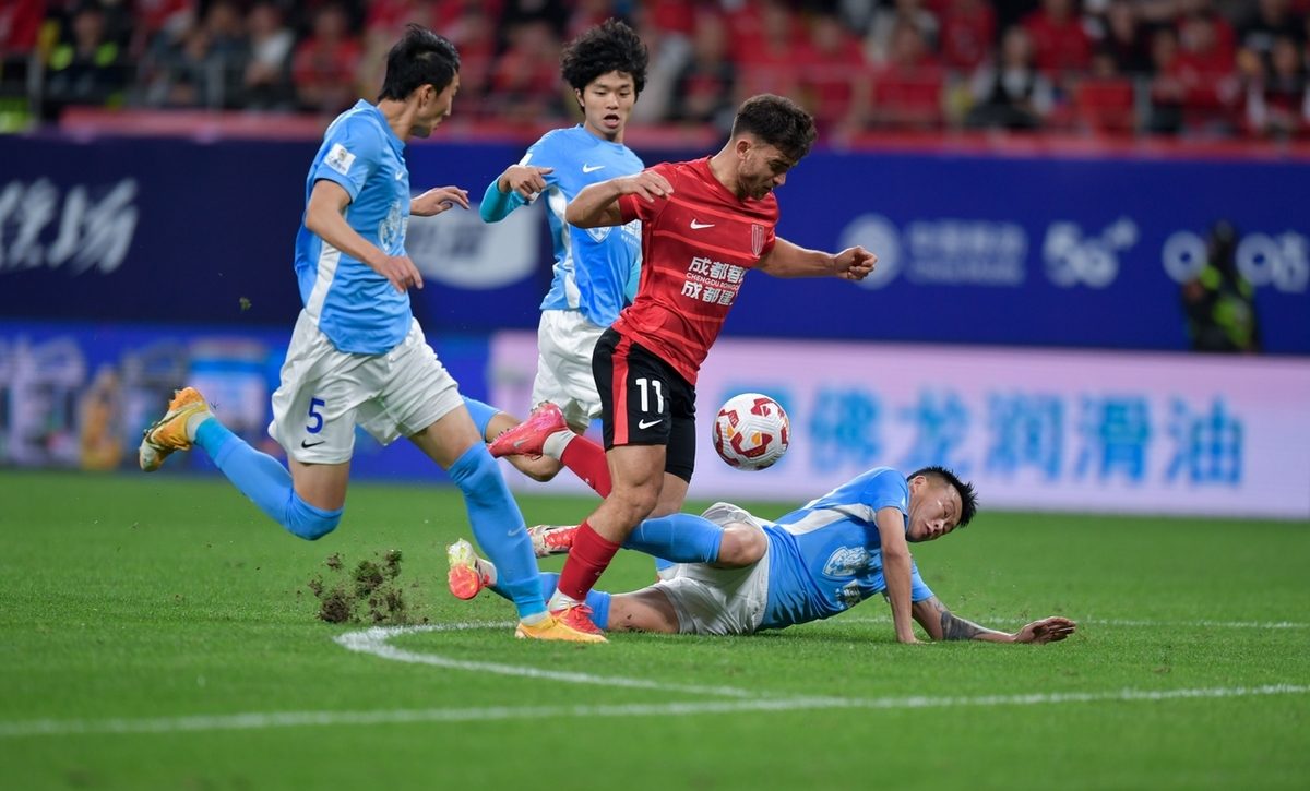 惊险刺激，两支强队的激烈交锋轰动球迷的简单介绍