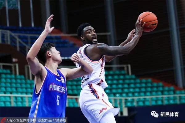 上海男篮大胜天津，取得连胜